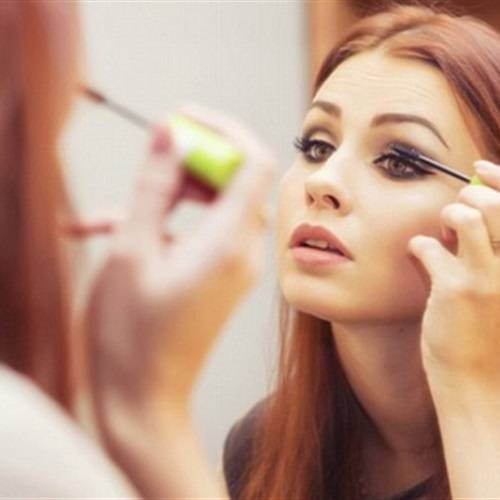 في الأردن.. مديرة تطرد معلمة بسبب مكياجها