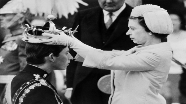 الملك تشارلز الثالث يعد بخدمة البريطانيين طوال حياته على غرار إليزابيث الثانية