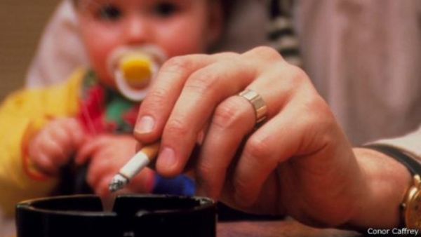 قانون حماية الطفل الجديد يمنع التدخين أمامه.. تفاصيل