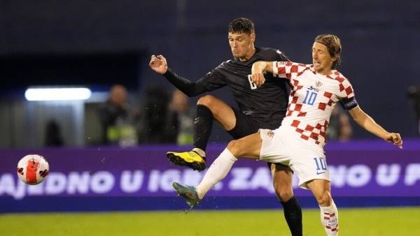 قبل الـكلاسيكو.. مودريتش يعود إلى ريال مدريد مصابا