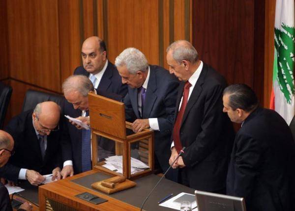 ظهور اسم إمرأة في صناديق انتخاب رئيس للبنان .. من هي؟