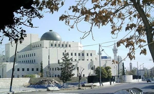 النائب العام يتلقى طلبا لمحاكمة وزير العمل