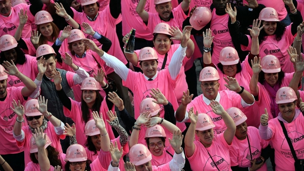كيف أصبح اللون الوردي لون شهر التوعية بسرطان الثدي؟