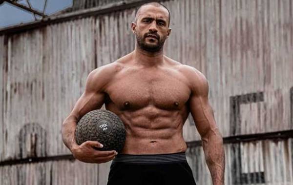 الأسطورة المغربي بدر هاري ينهزم في آخر لقاء له ويعلن اعتزاله بعد مشوار حافل بالتتويجات العالمية