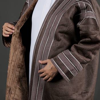 رجل أعمال يُفصل فروة حزبية على مقاسه لتدفئته في الإنتخابات النيابية القادمة