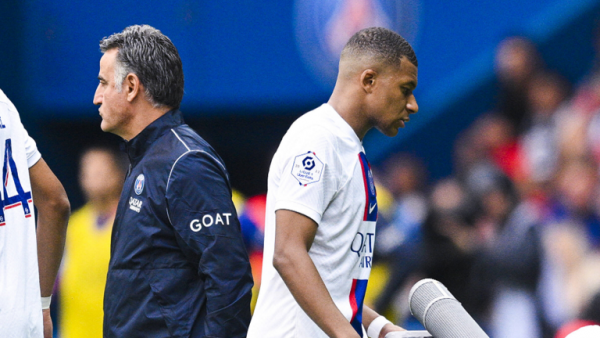 قبيل لقاء بنفيكا.. مدرب سان جيرمان يرد على تذمر مبابي من مركزه الجديد