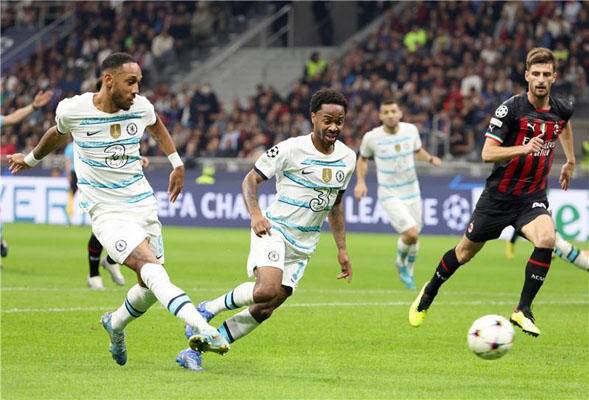 تشيلسي يكرر فوزه على ميلان وسط جدل تحكيمي