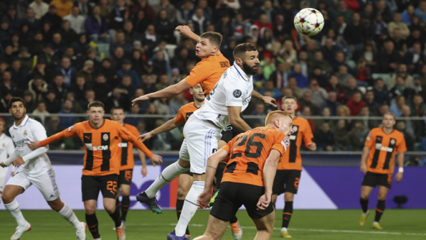 بالدماء .. ريال مدريد يحجز بطاقة تأهله إلى ثمن نهائي دوري الأبطال (فيديو)