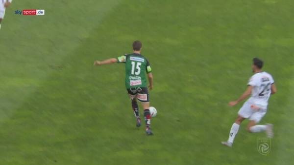 خيبة أمل لاعب بعد هدف مذهل من مسافة 60 متر  فيديو