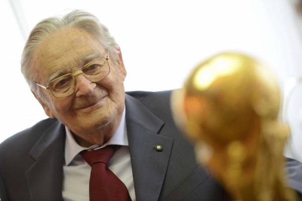 معلومات صادمة.. كأس العالم يصنع في بلدة إيطالية صغيرة