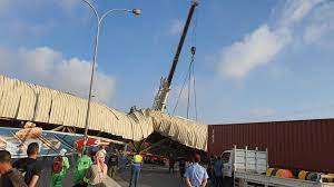 قصة جسر على طريق المطار !