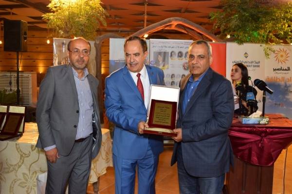 الندوة للخدمات المالية والإستثمار ترعى حفل الثانوية العامة الرابع عشر في قرية النخيل