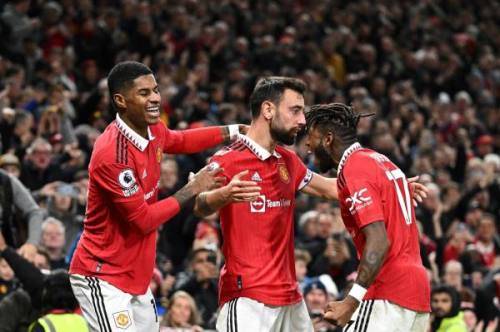 مانشستر يونايتد يوقف زحف توتنهام بثنائية