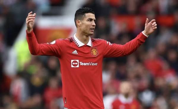 رسميا: مانشستر يونايتد يعاقب رونالدو بعد واقعة توتنهام