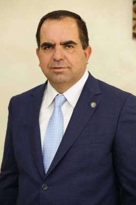 ماهر الحسين يشخّص مرض التأمين الإلزامي ويكتب الروشيته على الهواء