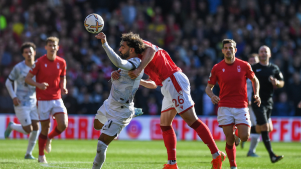 بحركة بذيئة.. نجم نوتنغهام فورست يثير الجدل بعد الفوز على ليفربول