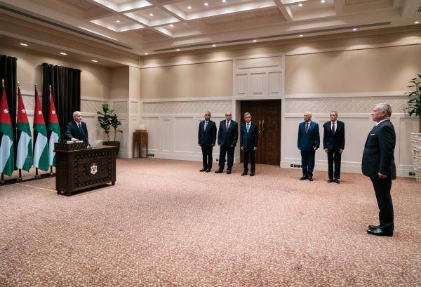 أعضاء جدد بالمحكمة الدستورية يؤدون اليمين الدستورية أمام الملك