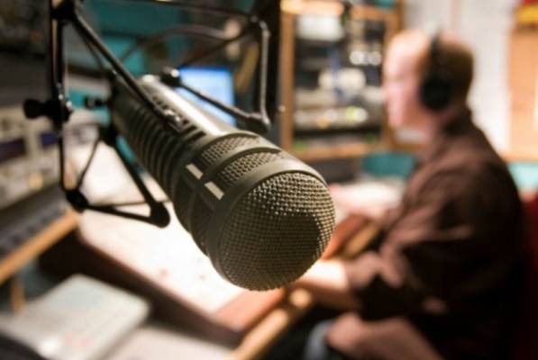 طلب ترخيص إذاعة يتسبّب في أزمة بين السفارة الهولندية والحكومة.. ما القصة؟