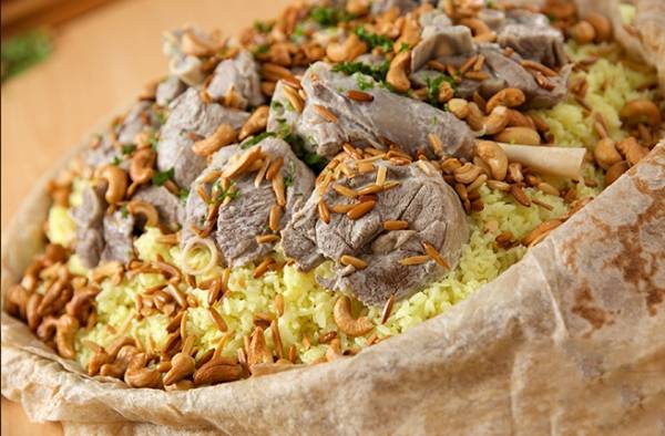 هل تستطيع مناسف العشاء الأخير في جبري تغيير مزاج الصناعيين قبل انتخاباتهم يوم السبت ؟؟