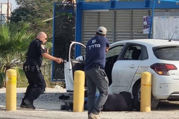 اطلاق نار باتجاه السائق الاحتلال يزعم تعرض جنوده لعملية دهس جنوب أريحا