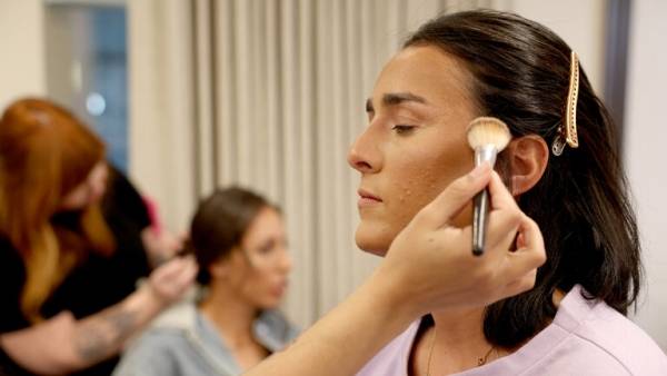 وزيرة السعادة التونسية تنضم لقائمة ضحايا التماثيل القبيحة (صور)