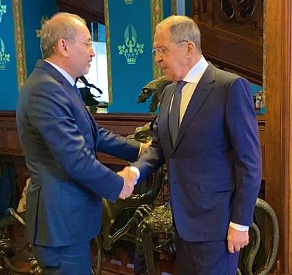 الصفدي يستقبل لافروف