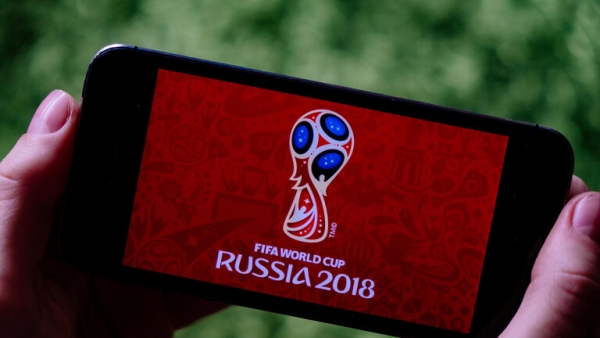 هل سقطت كرة مونديال روسيا سهوا في ملصق مونديال قطر؟(صورة)