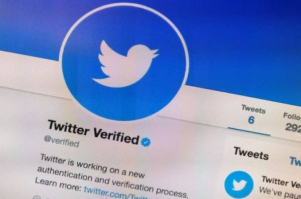 مقابل 8 دولارات .. تويتر تخفي خيار توثيق العلامة الزرقاء