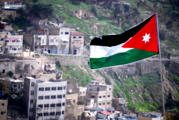 وزير داخلية أسبق للأردنيين: تمسكوا بحبال السفينة وربانها