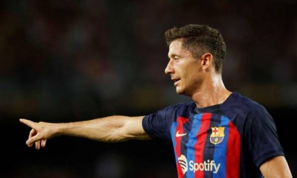 ليفاندوفسكي: اللعب مع ميسي “حلم أي مهاجم”