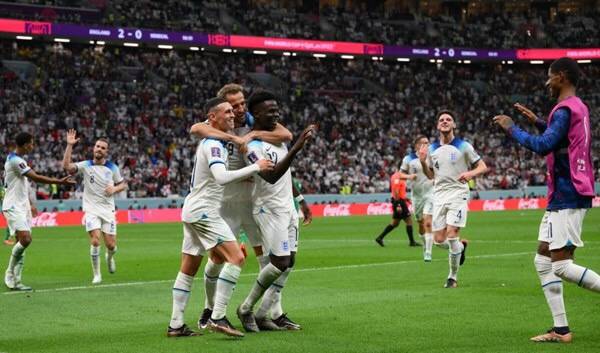 انجلترا يضرب موعدًا مع فرنسا بعد هزيمة السنغال بثلاثية