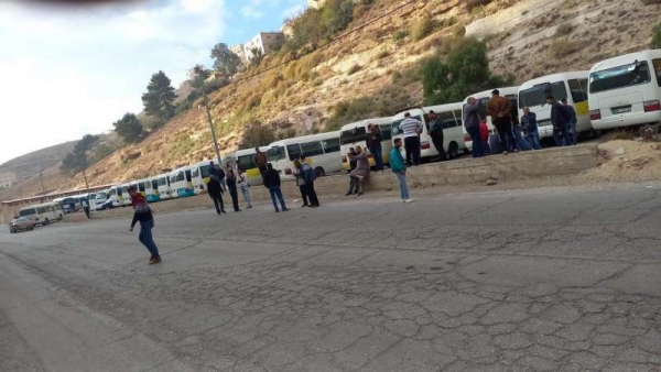 سائقو حافلات يلحقون بركب إضراب أصحاب الشاحنات في الكرك