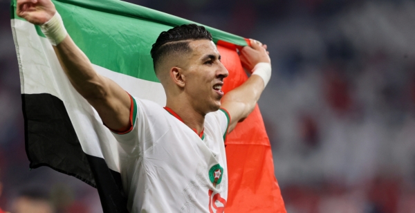 جماهير العرب تحتفل فرحاً بتألق أسود الأطلس.. مسؤولون وفنانون وشخصيات بارزة علقوا على الفوز التاريخي (فيديو)