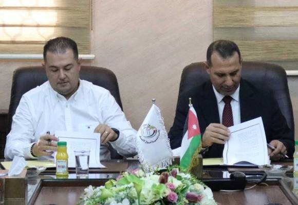 مذكرة تفاهم بين تنمية أموال الأوقاف ومخازن المختار مول