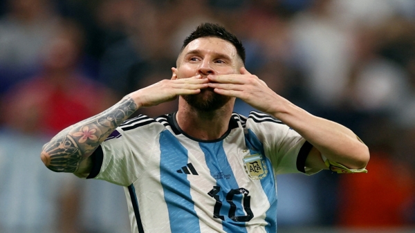 ميسي على بعد خطوة من تكريس أسطورته بقيادة الأرجنتين إلى نهائي كأس العالم
