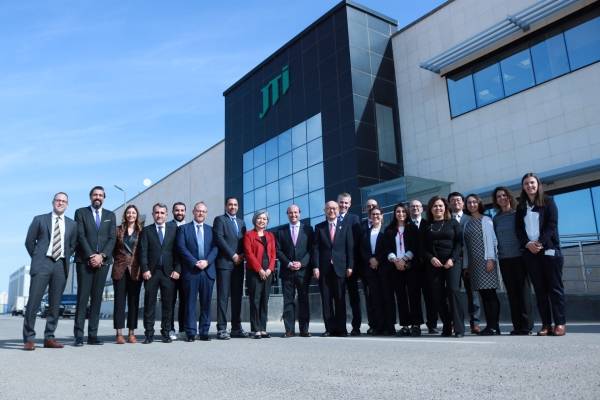 كجزء من اجتماعاته التمهيدية واطلاعه على الاستثمارات اليابانية في المملكة السفير الياباني الجديد جيرو أوكياما يزور مصنع JTI الأردن