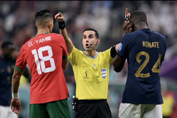 حكم مباراة المغرب وفرنسا:”يمكن لعب المباراة مرة أخرى”