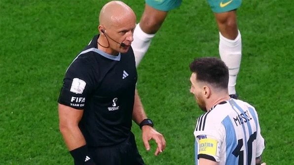 تعرف على حكم نهائي كأس العالم