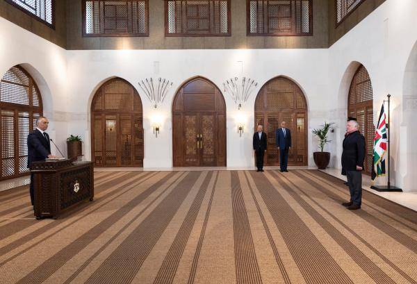 السيرة الذاتية لوزير السياحة الجديد مكرم القيسي