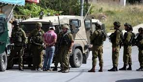 الاحتلال يعتقل 27 فلسطينيا في الضفة