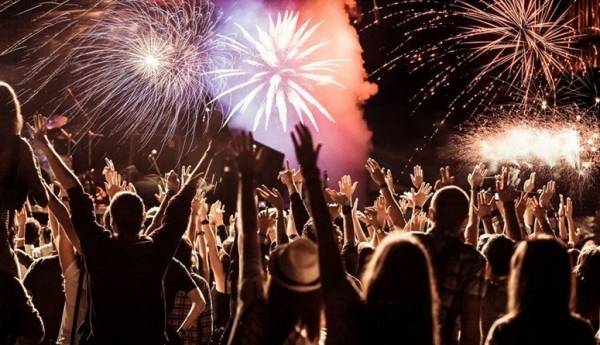 أي دولة تحتفل أولاً بـ 2023؟