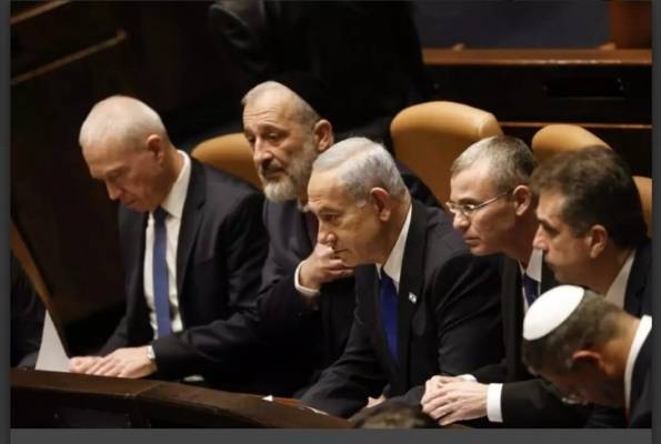 منها سحب بطاقة VIP .. الاحتلال يحضر سلة عقوبات ضد الفلسطينيين