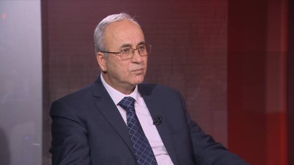 الحكومة تقرر التمديد لمدير عام ضريبة الدخل والمبيعات حسام ابو علي