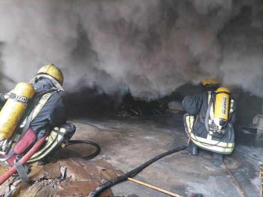وفاتان و3 اصابات بحريق في مصنع بالموقر