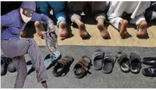 الحبس 6 أشهر لسارق أحذية من مسجد بعمان