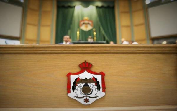 نائب يقترح ضرائب جديدة بديلا للضريبة المقطوعة على المحروقات