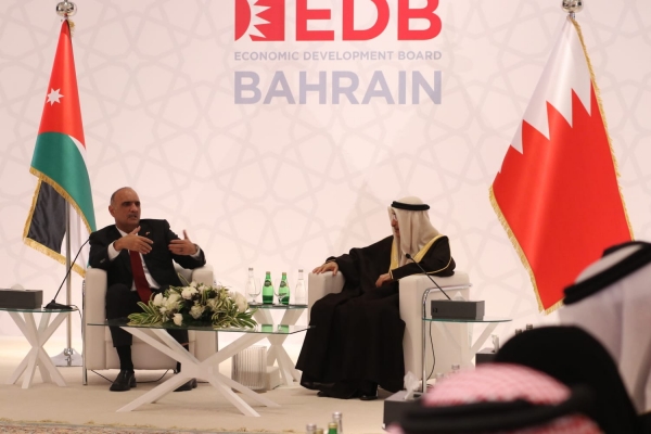 رئيس الوزراء يعرض للبحرين إجراءات متخذة لتنظيم البيئة الاستثماريَّة في الأردن