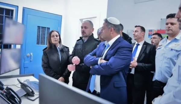 بن غفير يبدأ مخططاته ضد الأسرى الفلسطينيين ويتبنى عقوبة الإعدام