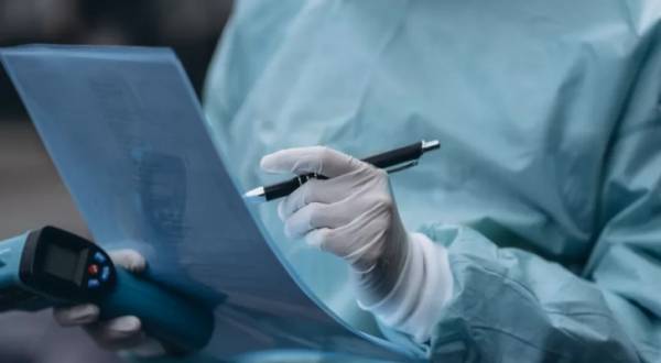 اختصاصي أمراض صدرية: الوضع الوبائي لكورونا في المنطقة العربية مستقر