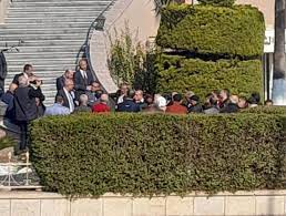 مدرسو اليرموك يجددون اعتصامهم احتجاجاً على خفض مخصصات الموزاي